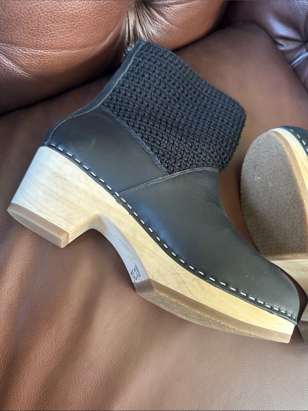 Worn once The Sak Women's Black Leather & Knit Ankle Booties Wood Clog Bottom - Picture 8 of 11